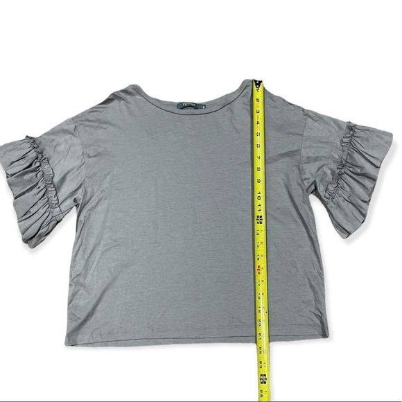 3/$25.   Yuyan classic fashion top size Medium - Picture 4 of 7